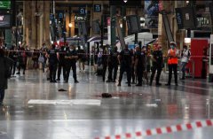 法国巴黎北站发生持刀袭击案