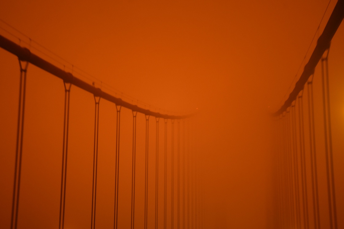 这是9月9日中午拍摄的美国加利福尼亚州旧金山金门大桥。  新华社 图