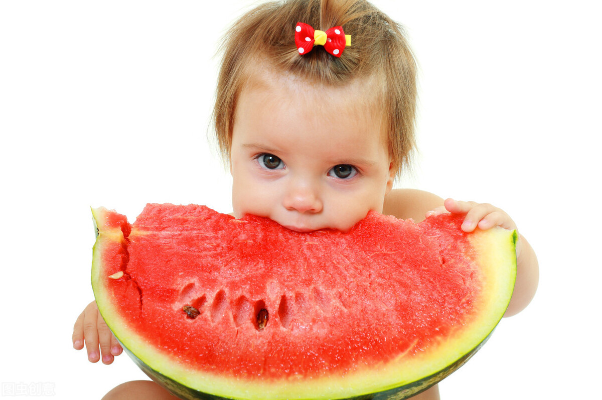 水果多吃就是好？！吃多了可能会让宝宝变胖哦。宝宝怎么吃水果？