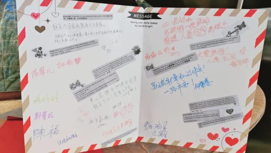 香港市民向内地核酸检测支援队成员送去心意卡。