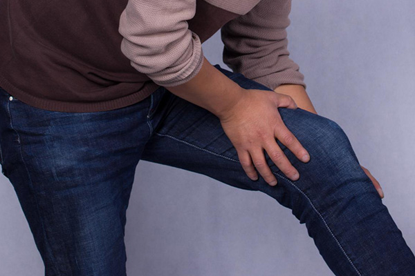 腿关节疼痛容易发生，是哪些因素造成？