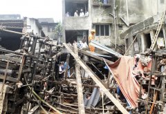 印度一栋多层建筑倒塌遇难者人数上升