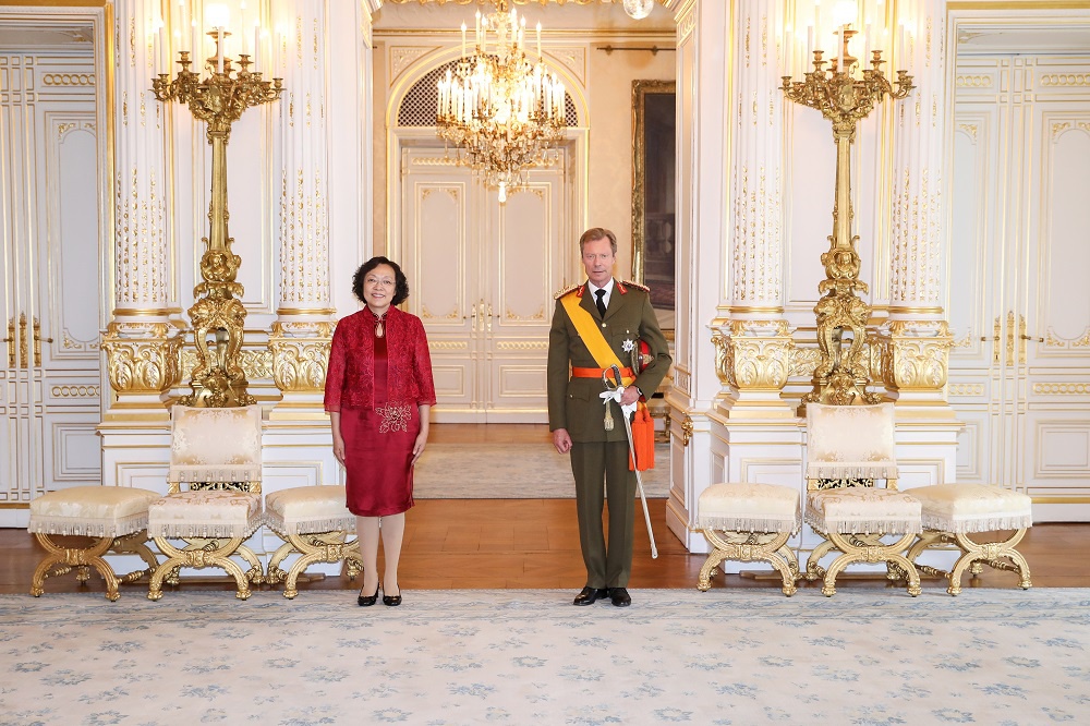9月25日，中国新任驻卢森堡大使杨小茸向卢亨利大公递交国书。 中国任驻卢森堡大公国大使馆官网 图