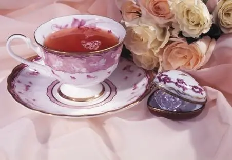 曾红极一时的玫瑰花茶,究竟有没有美白的功效《养生谣言》