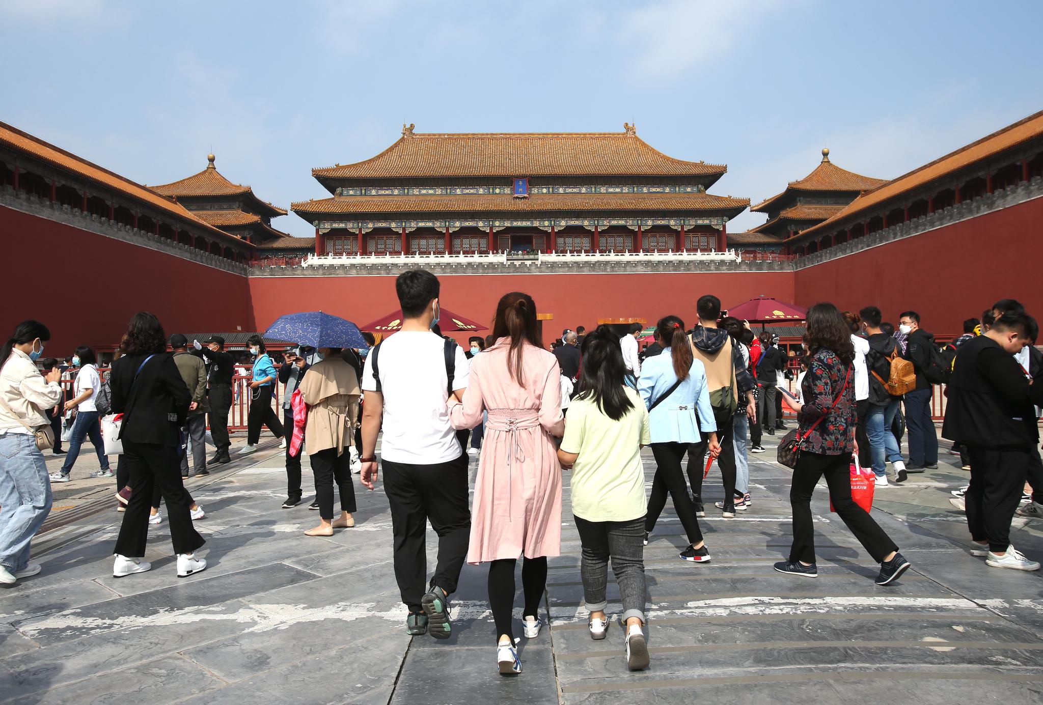  10月1日，北京，故宫博物院门前人头攒动、游人如织，迎来旅游客流高峰。