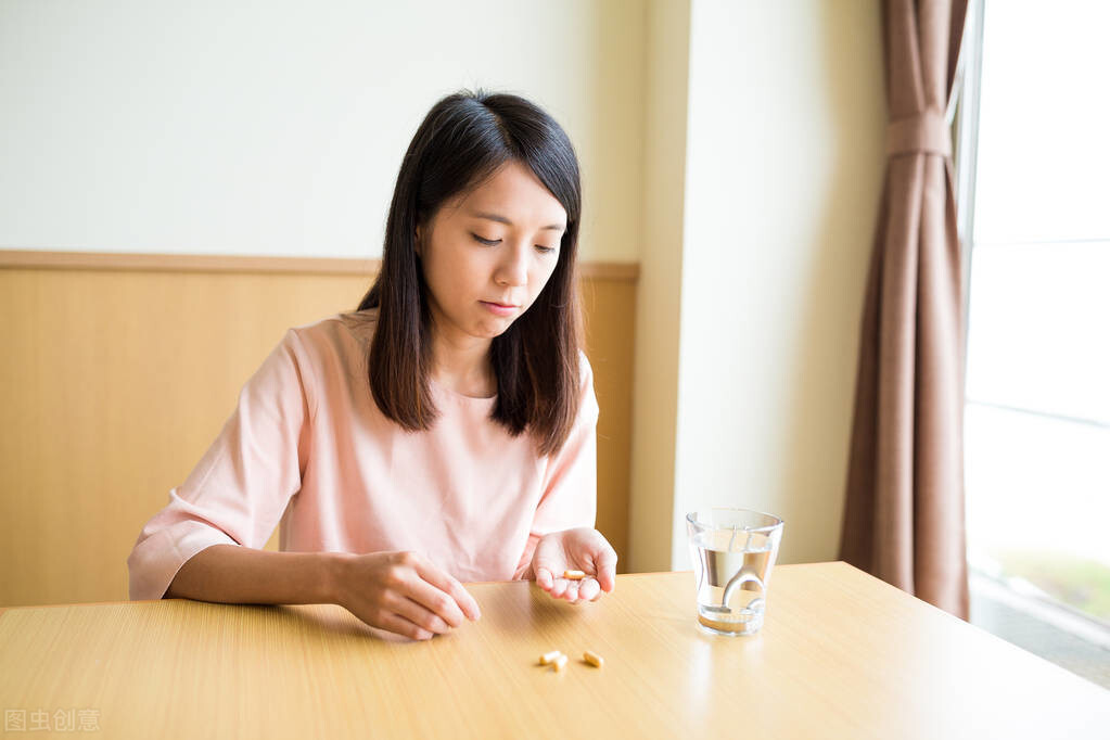秋季养肝留意身体“异常”,教你3招,每天5分钟,降肝火又养肝