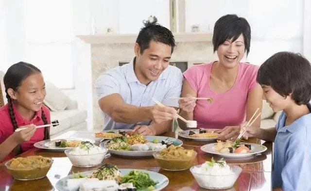 血糖高的人,饭后一般有3种表现,若都不占,说明血糖比较正常