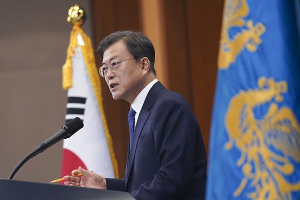资料图：5月10日，在韩国首尔青瓦台，韩国总统文在寅发表就职三周年特别讲话。 （新华社）
