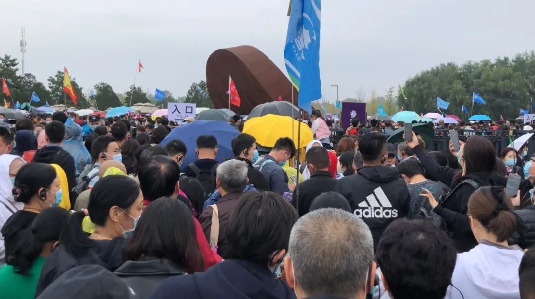 国庆期间兵马俑游客排队情况。图/杜一兰 摄