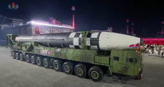 朝鲜本次阅兵展示了最新型洲际弹道导