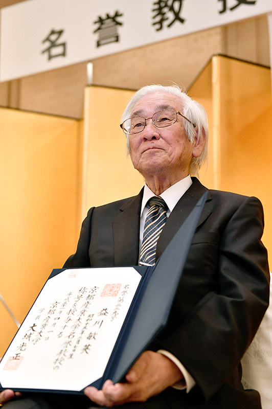 益川敏英教授 (图源:每日新闻)