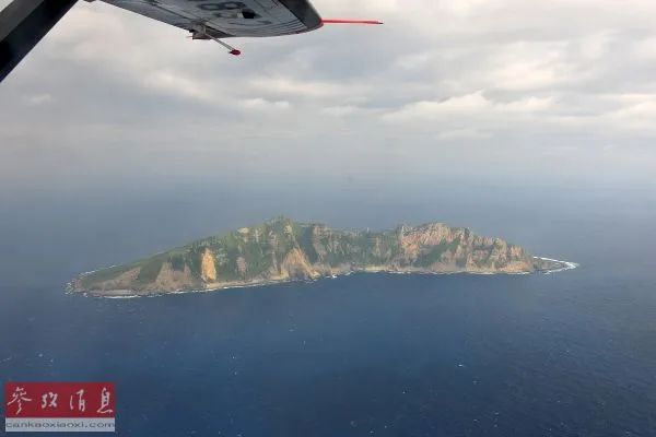 ▲资料图片：这是从中国海监B-3837飞机上拍摄的钓鱼岛及其附属岛屿画面。（新华社）