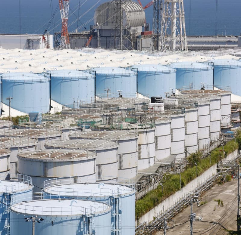 福岛第一核电站内林立的蓄水箱（图源：共同社）