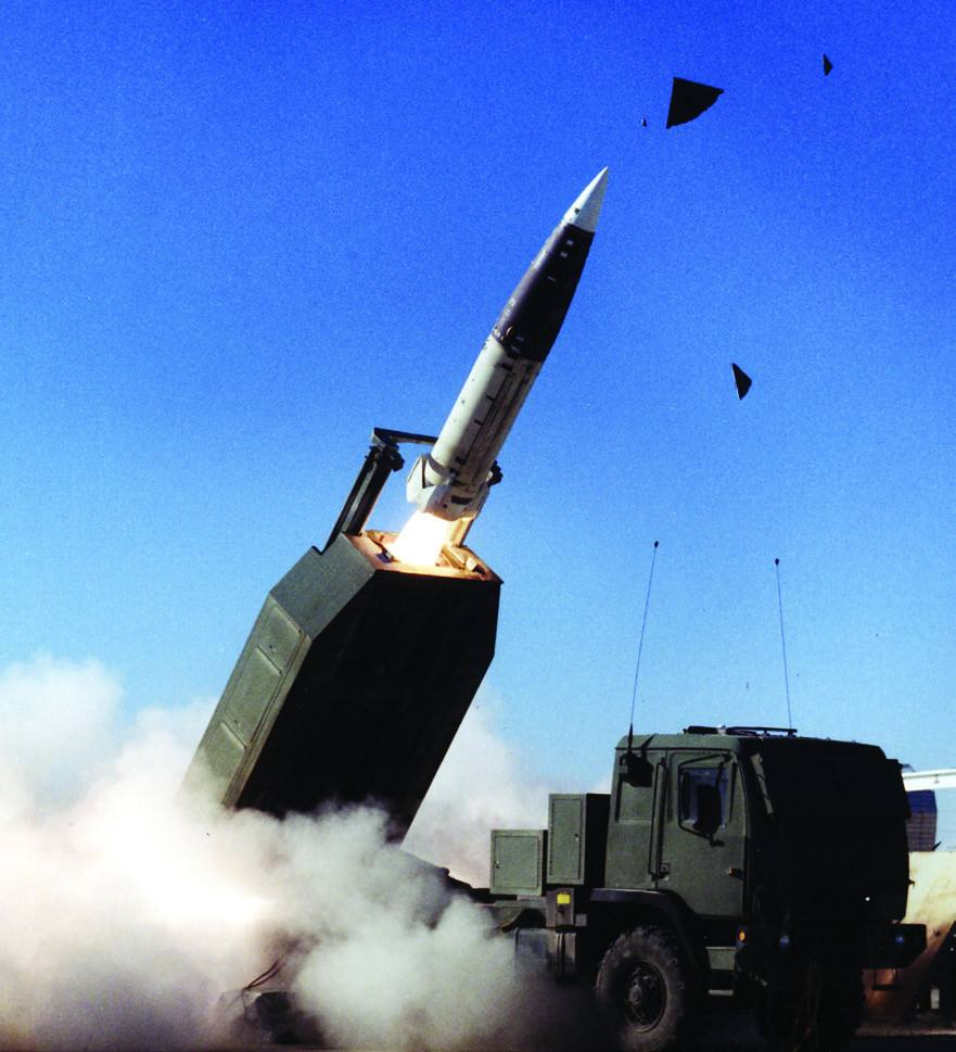 “海马斯”火箭炮发射ATACMS战术弹道导弹 图源：美国海军陆战队