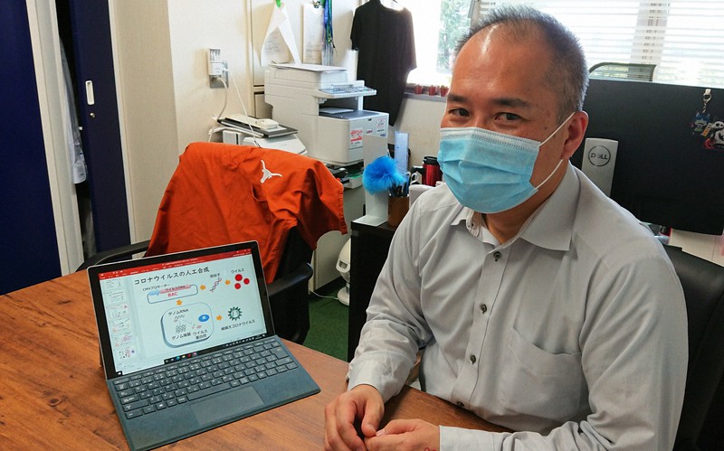 病毒学教授神谷亘称成功合成新冠病毒。（图源：每日新闻）