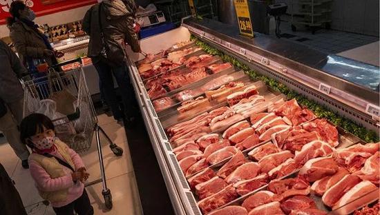 2020年10月15日，北京市一家超市的猪肉销售点。图片来源：人民视觉