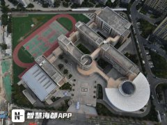 福州四十中学金山分校有不少学生出现