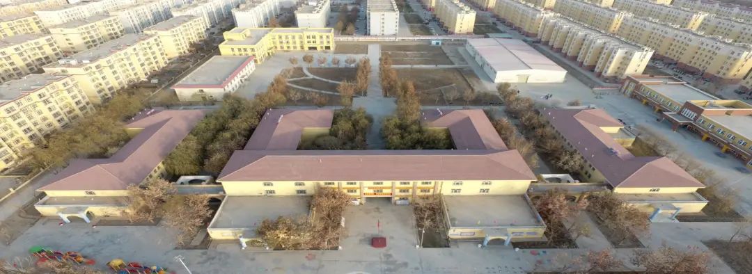 图：澳大利亚战略政策研究所“报告”中所称的“拘留中心”（坐标：38.8367N，77.7056E），实际上是新疆喀什地区麦盖提县敬老院。
