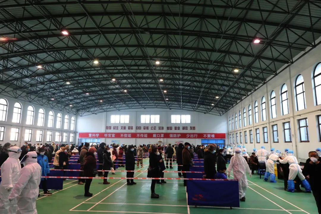 满洲里第二轮全员检测现场。 微信公众号“满洲里日报”图