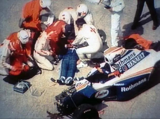 △塞纳1994年在圣马力诺大奖赛上赛车撞上护墙，失去生命。