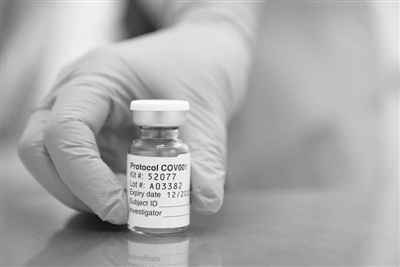 牛津大学和阿斯利康携手研制的新冠疫苗。图片来源：《自然》网站 