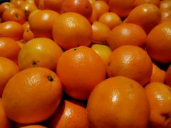 买橙子时，怎样区别有没有打蜡？