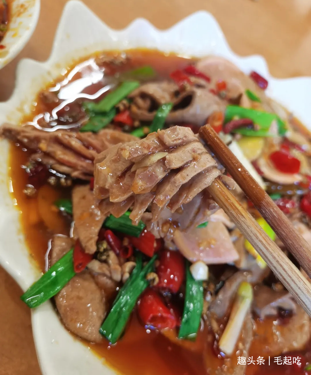 闭着眼睛点菜？重庆江北区的“大排档”川菜馆，地道家常味，安逸