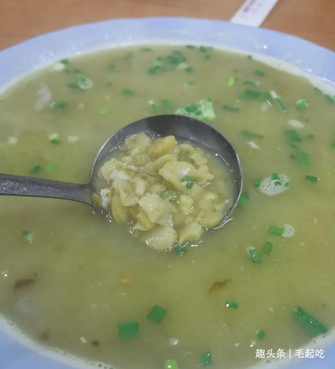 闭着眼睛点菜？重庆江北区的“大排档”川菜馆，地道家常味，安逸