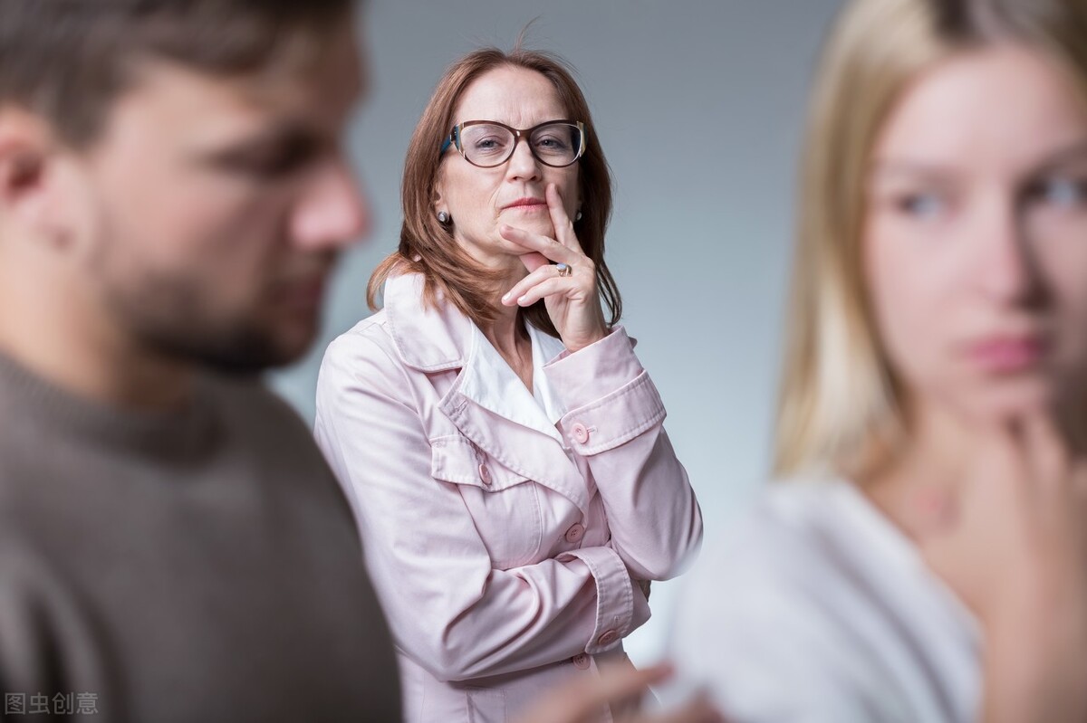 父母质问:不生孩子谁给你养老?儿子:我连给你养老的能力都没有