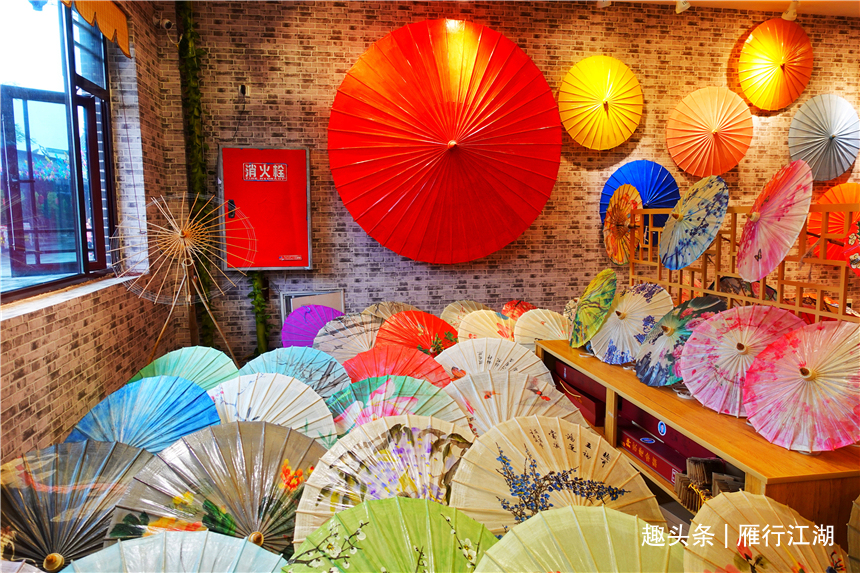 四川最浪漫的古镇，始建于明代，琼瑶曾在这里上学，油纸伞很有名