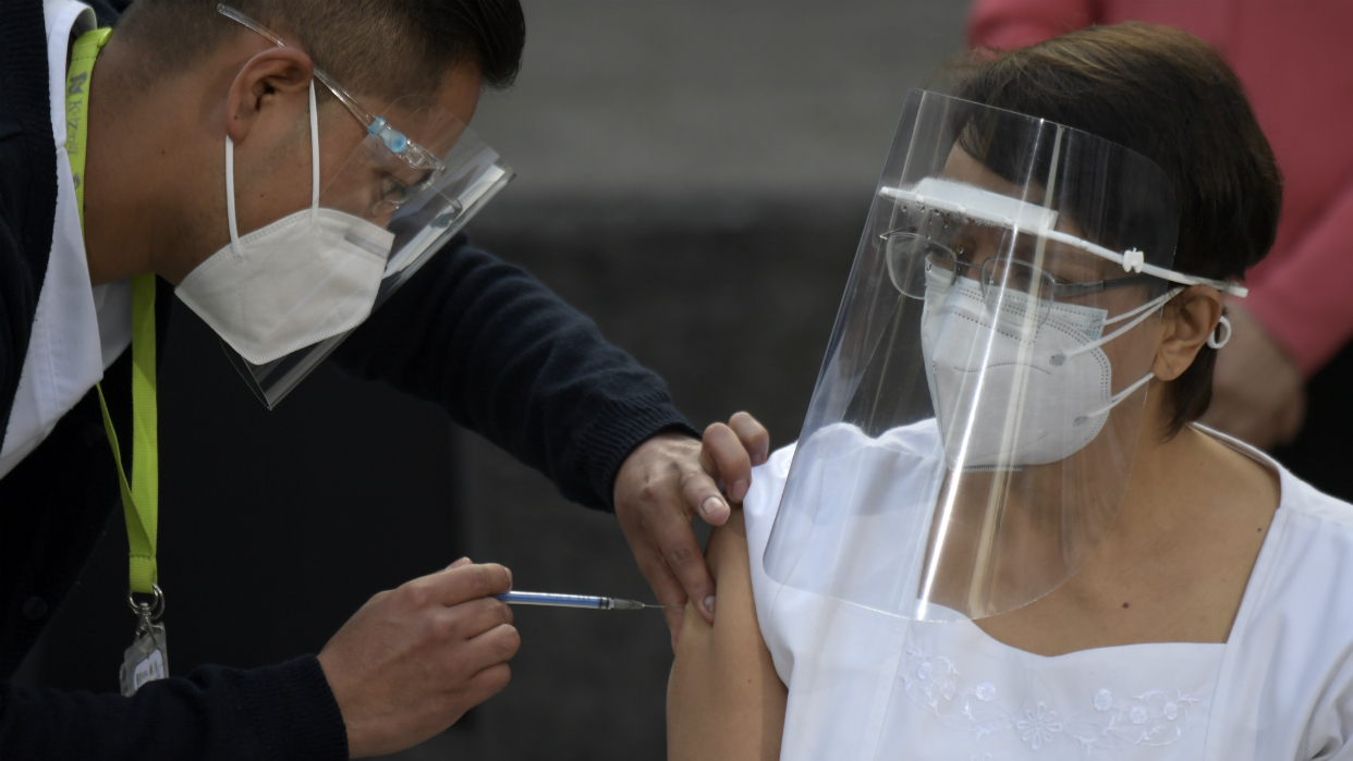 墨西哥首位新冠疫苗接种者（法新社）
