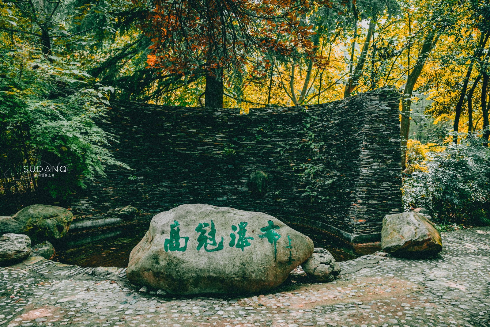 西安可真是一块宝地呀,在秦岭深处藏了一个大瀑布,背景不简单