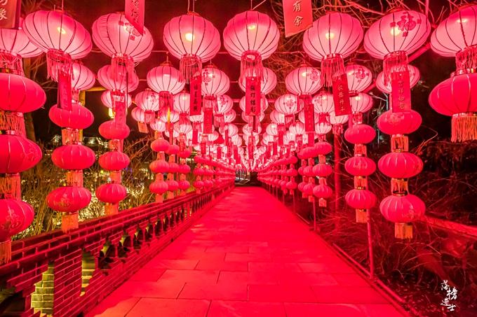 石家庄有个德明古镇,免门票,电瓶车十元,夜色下仿佛穿越到明清