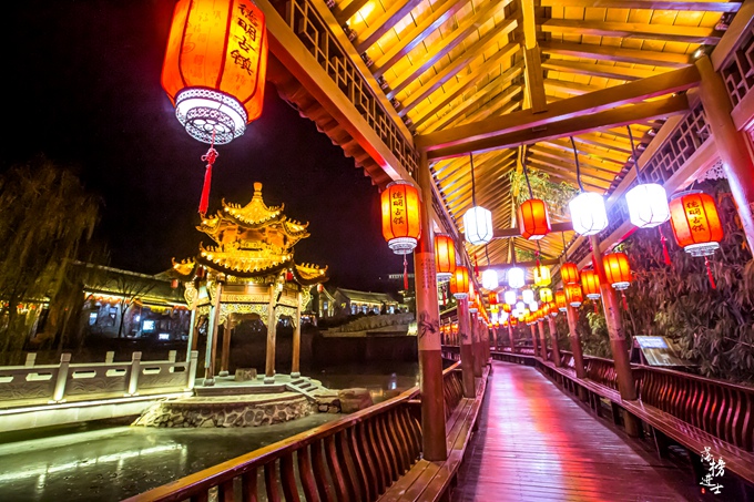石家庄有个德明古镇,免门票,电瓶车十元,夜色下仿佛穿越到明清