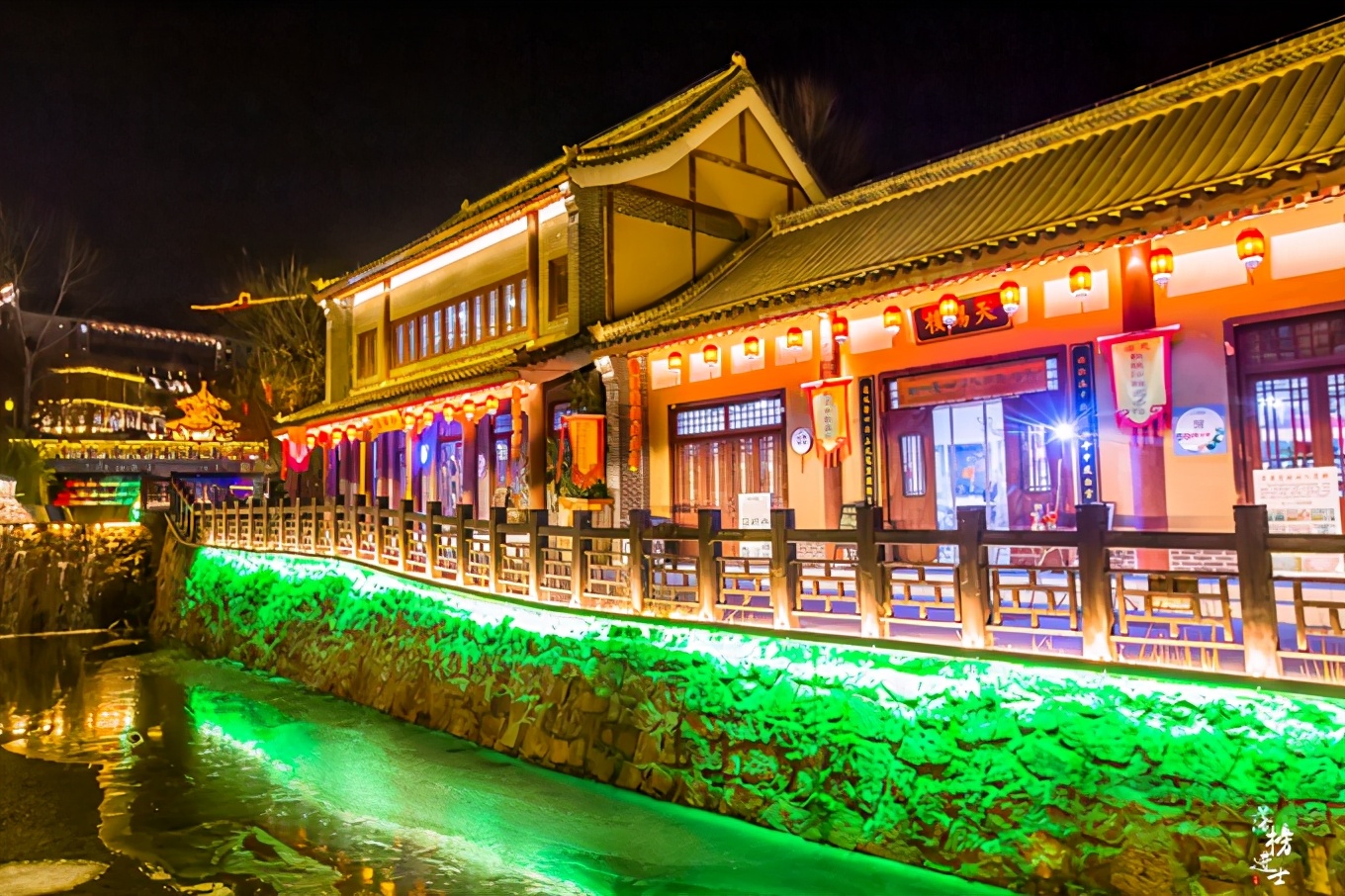 石家庄有个德明古镇,免门票,电瓶车十元,夜色下仿佛穿越到明清