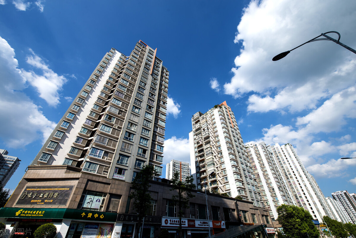 重庆房价跌回一年前,十万炒房客被套重庆楼市,最新重庆楼市分析