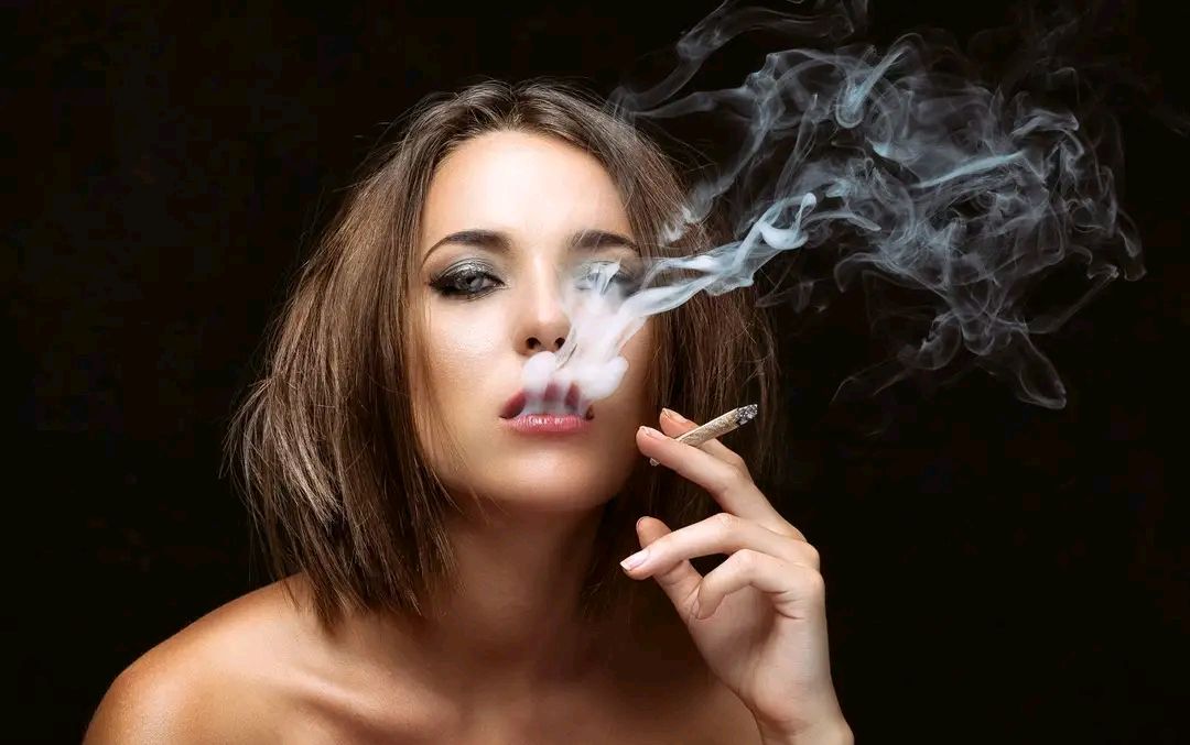 给喜欢抽烟的人提个醒:烟瘾再大,也别在5个时间吸烟,要听劝