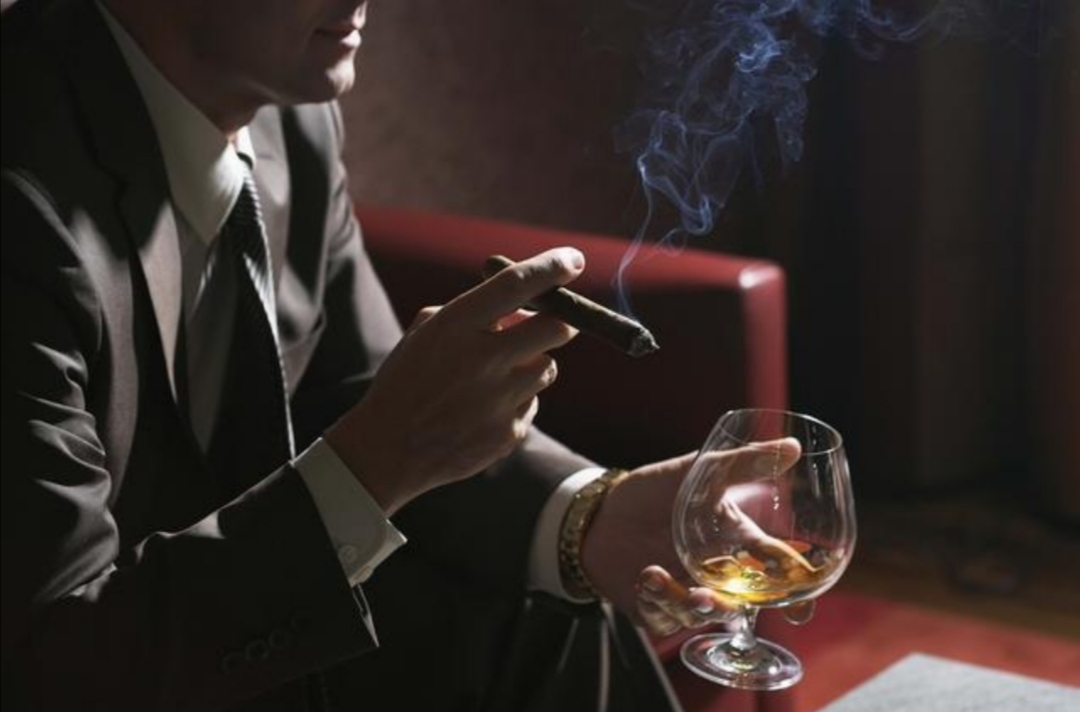 给喜欢抽烟的人提个醒:烟瘾再大,也别在5个时间吸烟,要听劝