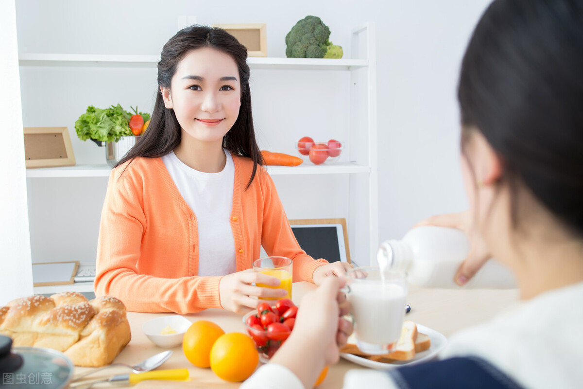 肠胃病越来越常见,多半与4个用餐习惯有联系,有的人尽量改改