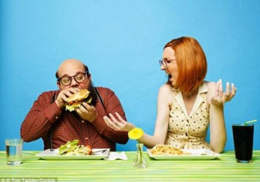肠胃病越来越常见，多半与4个用餐习惯有联系，有的人尽量改改
