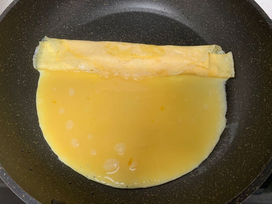 4个鸡蛋,半杯牛奶,教你做奶香浓郁,一口就爆浆厚蛋烧
