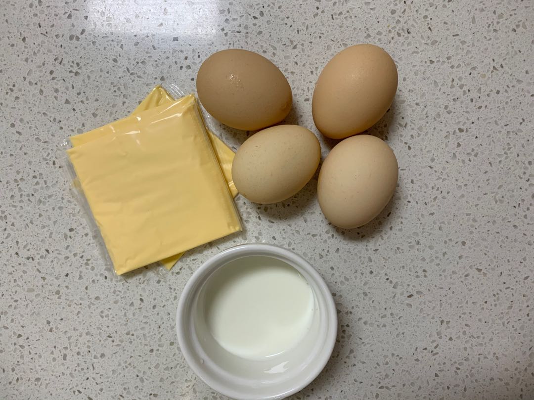 4个鸡蛋,半杯牛奶,教你做奶香浓郁,一口就爆浆厚蛋烧