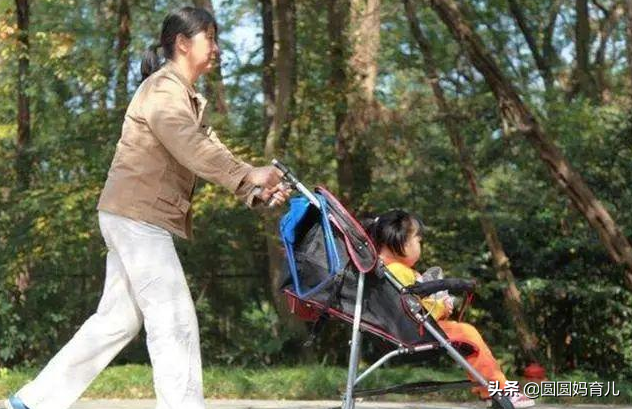 “新型啃老”开始兴起,一家人“组团吸血”,老人:我真的没钱了