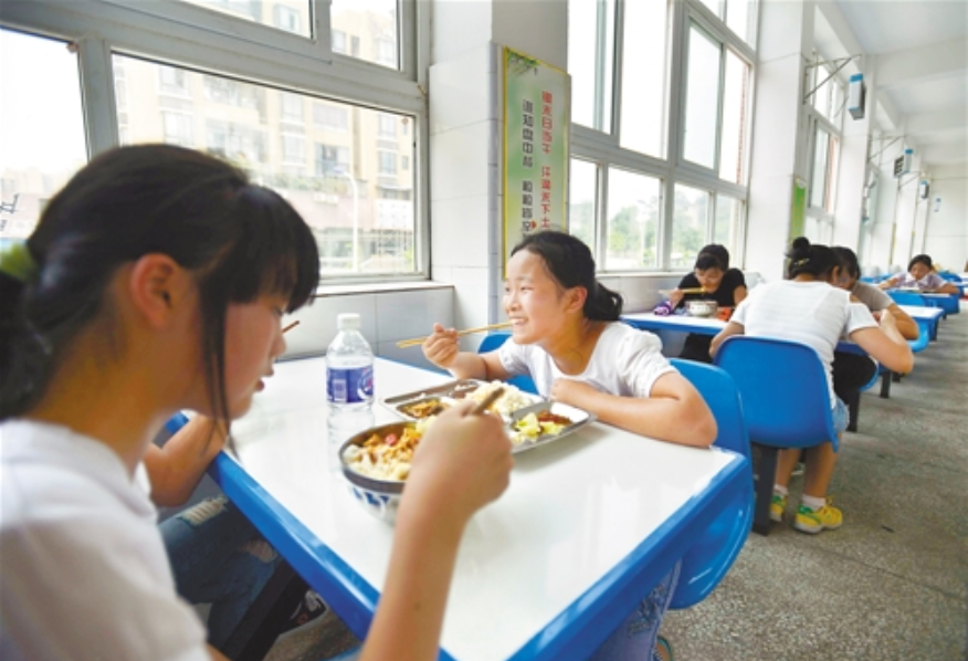 寄宿学校能让孩子更独立?白岩松:再苦也别让孩子读寄宿学校