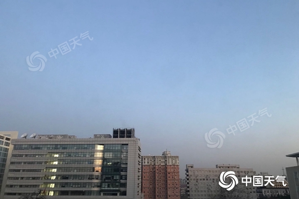 今晨，北京天气晴朗。