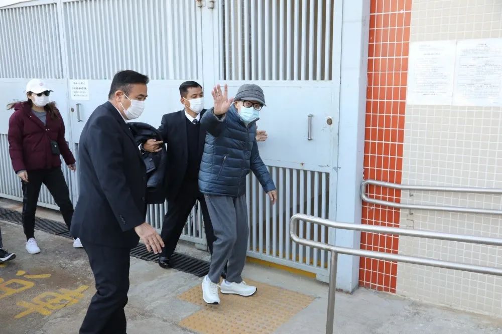 元旦李嘉诚携儿孙祭亡妻,周凯旋陪伴29年没名分,难忘庄月明?