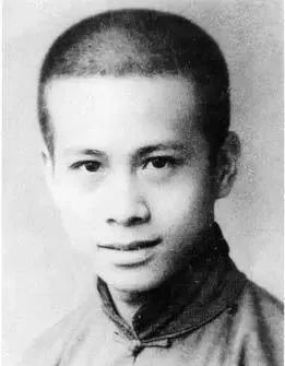 元旦李嘉诚携儿孙祭亡妻,周凯旋陪伴29年没名分,难忘庄月明?