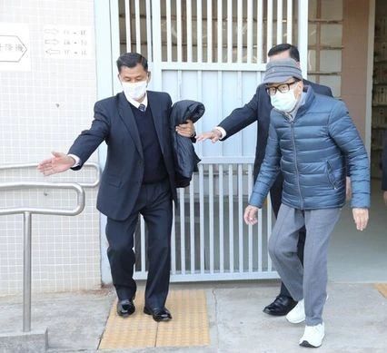 元旦李嘉诚携儿孙祭亡妻,周凯旋陪伴29年没名分,难忘庄月明?