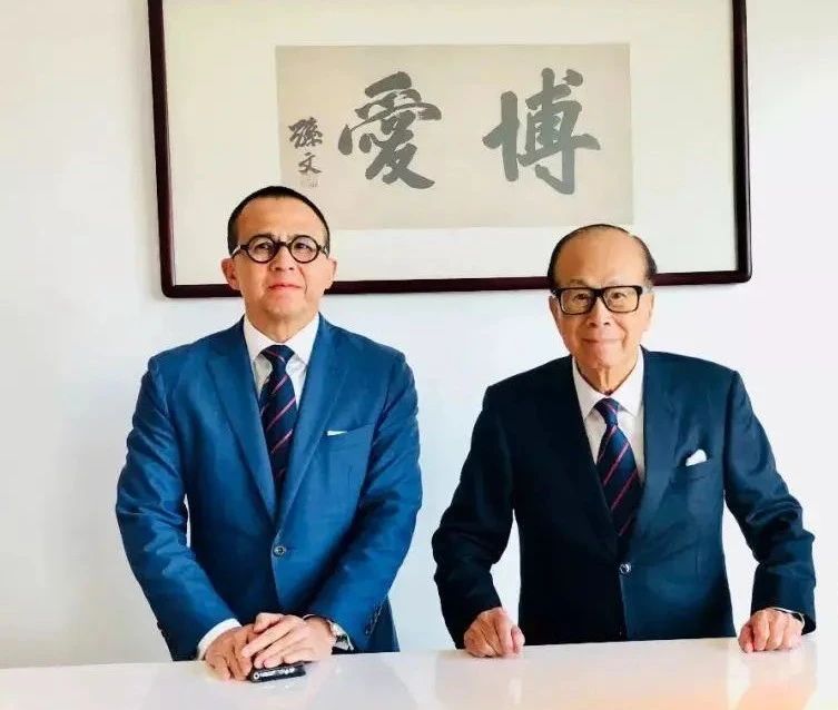 元旦李嘉诚携儿孙祭亡妻,周凯旋陪伴29年没名分,难忘庄月明?