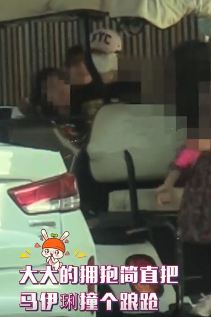 马伊琍母女仨海南度假，12岁长女穿短裤似妈翻版，幼女打扮淑女